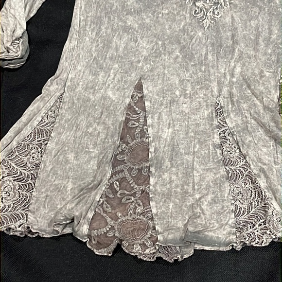 Gimmicks by Buckle tunic top - Picture 10 of 16